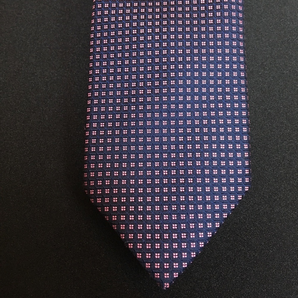 Thomas pink tie